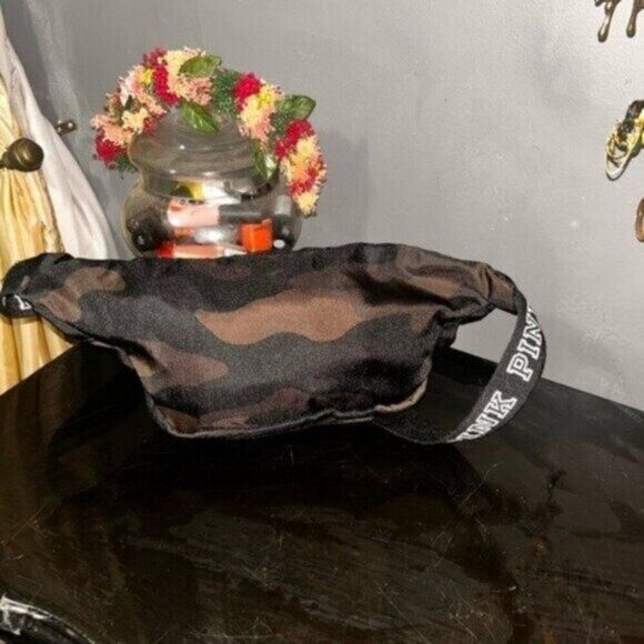 Victorias Secret Pink Camo Fanny Pack - Picture 2 of 5